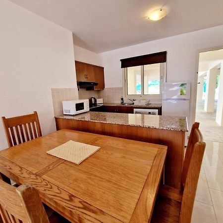 C5 Vanessa Poolside Apartment เปเยีย ภายนอก รูปภาพ