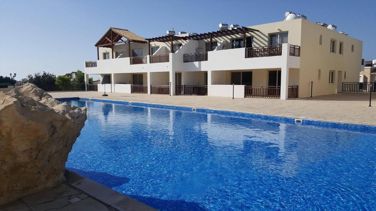 C5 Vanessa Poolside Apartment เปเยีย ภายนอก รูปภาพ